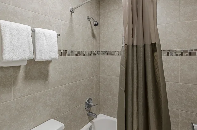 غرفة قياسية بسرير كينج لذوي الإعاقة، Motel6 Staunton, VA 3/3