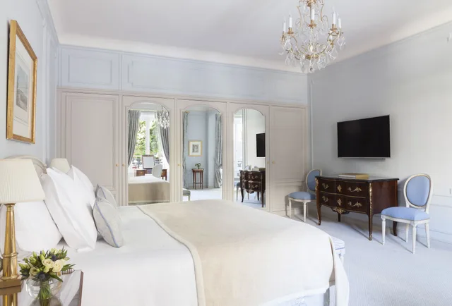Deluxe, Suite, King Bed, Le Bristol Paris 5/10