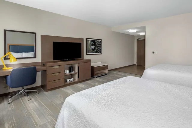 Room, 2 Queen Beds, Water View, Bathtub, Accessible، Hampton Inn and Suites San Diego Airport Liberty Station 3/4