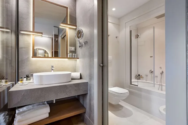 غرفة سوبيريور بسريرين منفصلين بإطلالة على الجبل، Grand Hotel Savoia Cortina d'Ampezzo, A Radisson Collection Hotel 7/9