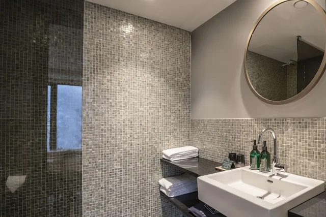 غرفة بسرير كينج بشرفة، Hotel Norge By Scandic 2/2