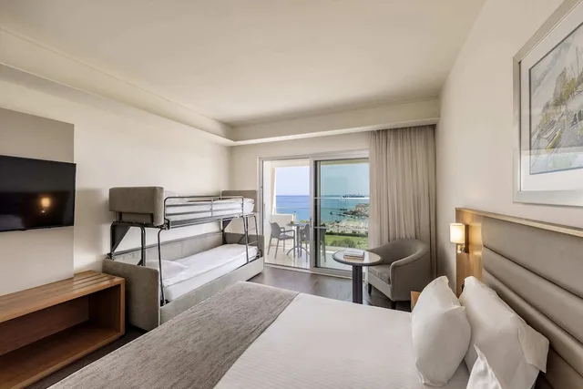 Room, 1 Queen and 2 Bunk Beds, Sea Front, Marina View، St Raphael Resort and Marina 10/10