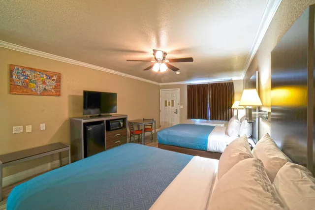 غرفة بسريرين كوين، Econo Lodge Inn & Suites Corpus Christi 2/4