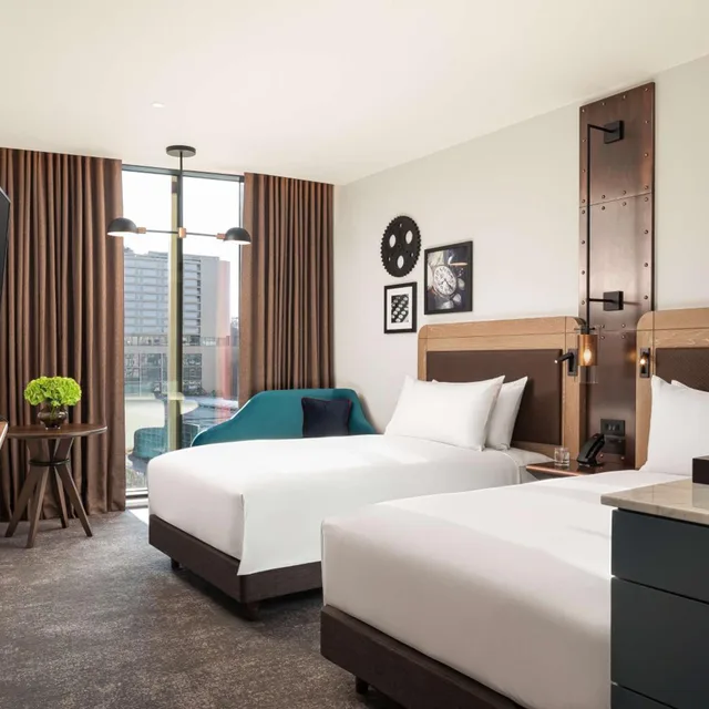 غرفة ديلوكس بسرير فردي، The Gantry London, Curio Collection by Hilton 3/8