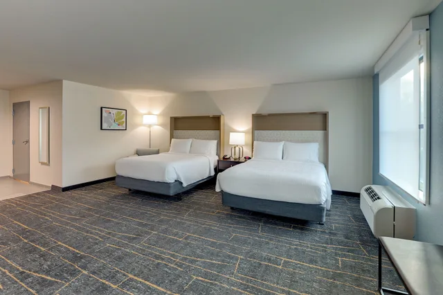 جناح بسريرين كوين لذوي الإعاقة، Holiday Inn Mobile - Airport 1/5