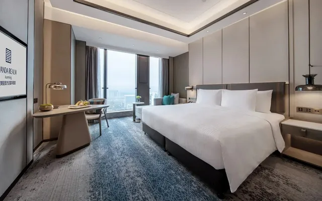 Deluxe, King Bed, Wanda Realm Kunming 1/2