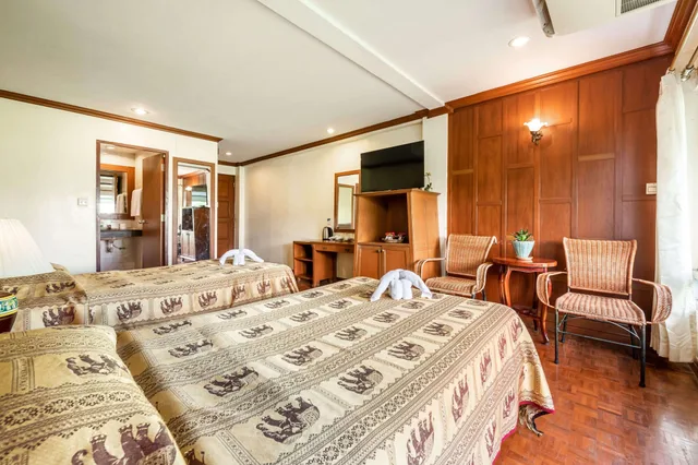 غرفة سوبيريور بسريرين منفصلين، Royal Ivory Nana Hotel 2/3