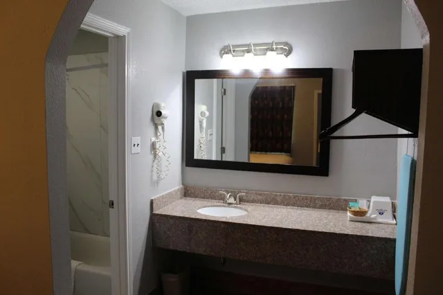 غرفة بسريرين كوين للمدخنين، Americas Best Value Inn Medical Center Downtown 6/6