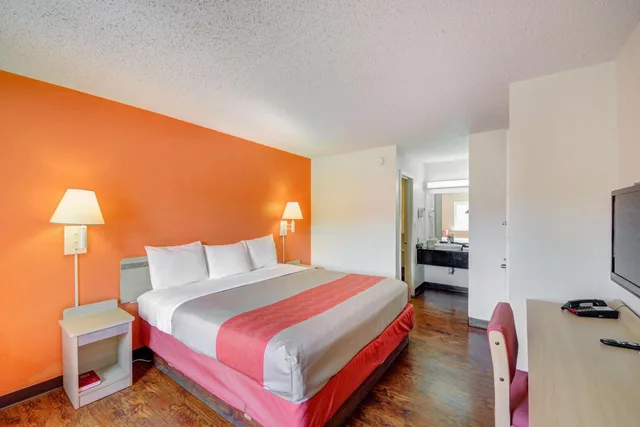 غرفة بسرير كينج للمدخنين، Motel6 Wichita, Kansas 7/10