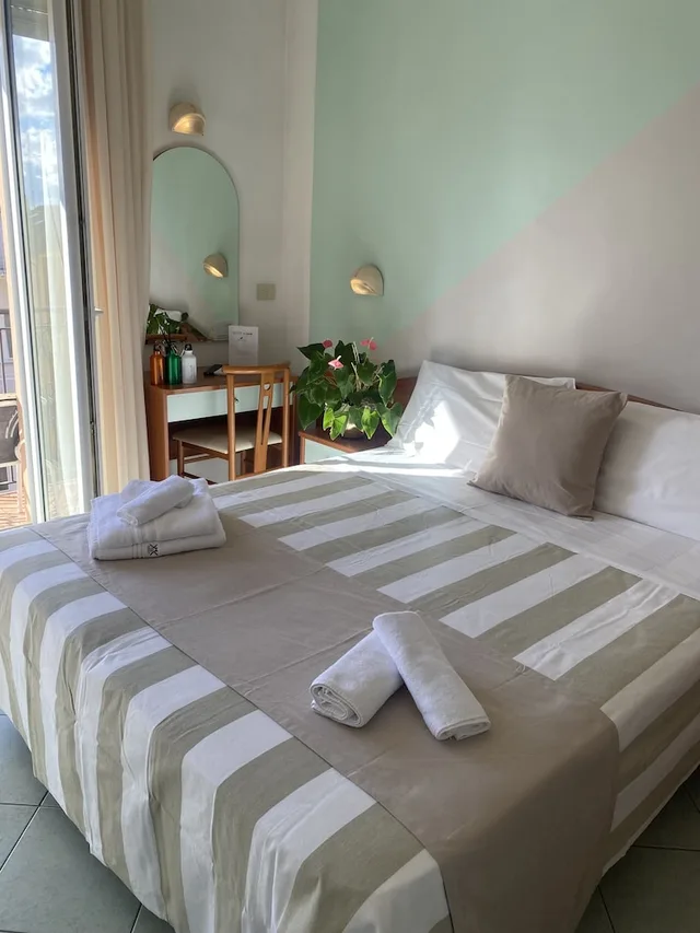 Room, Queen Bed, Hotel Villa Caterina 6/10