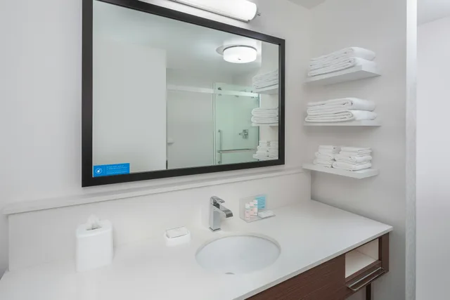 Suite, King Bed, Hampton Inn and Suites San Diego Airport Liberty Station 3/3