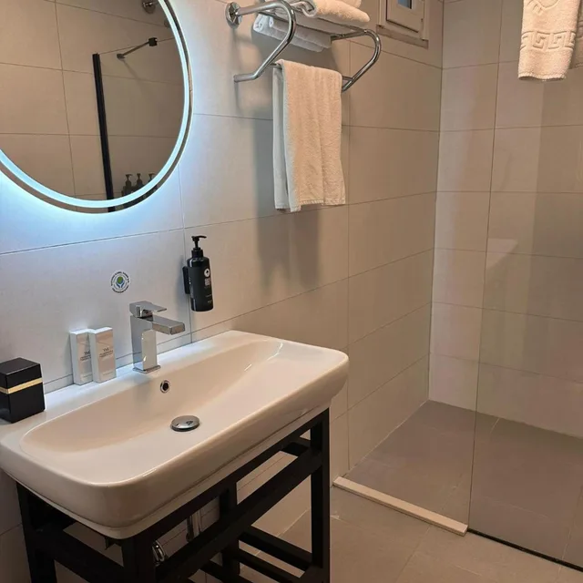 Garden Floor Balcony Room، Operla Airport Hotels, Trademark Collection by Wyndham 5/5