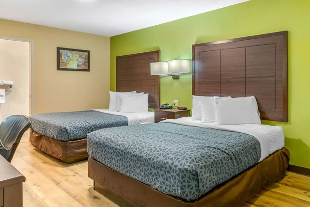 غرفة قياسية بسريرين كوين، Econo Lodge West Coors Blvd 2/10