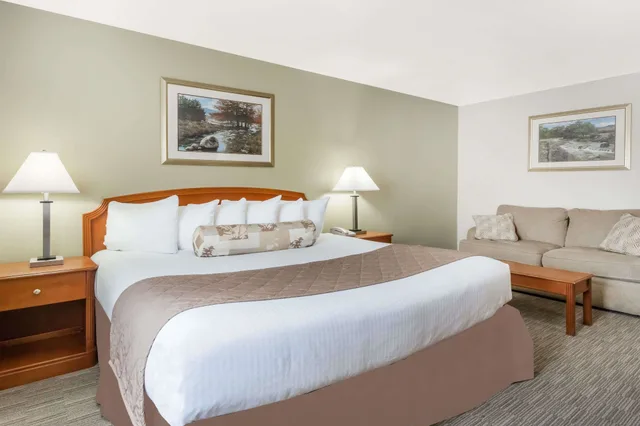 غرفة بسرير كينج للمدخنين، Ramada By Wyndham Ely 2/4