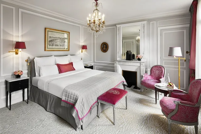 Deluxe, Hotel Plaza Athenee 2/7