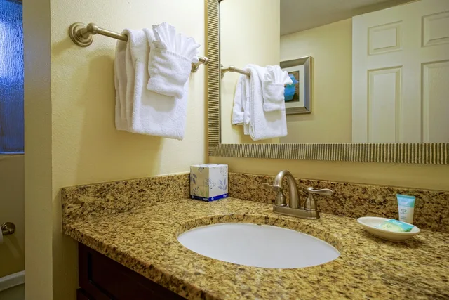 1 Bedroom, Studio, Queen Bed, Ocean Front, Sofa, Kitchen، La Costa Beach Club 6/9