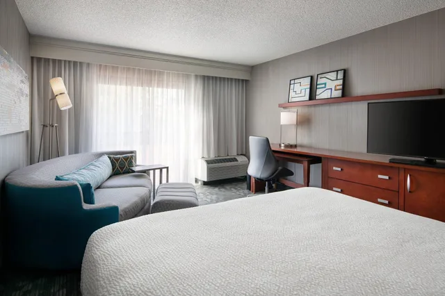 غرفة بسرير كينج، Courtyard by Marriott San Jose Cupertino 3/5