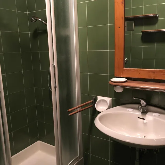 غرفة ثلاثية، Majoni Hotel 4/9