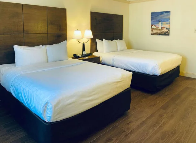 Room, 2 Queen Beds, Pool View, Clarion Hotel & Conference Center Toms River 2/10