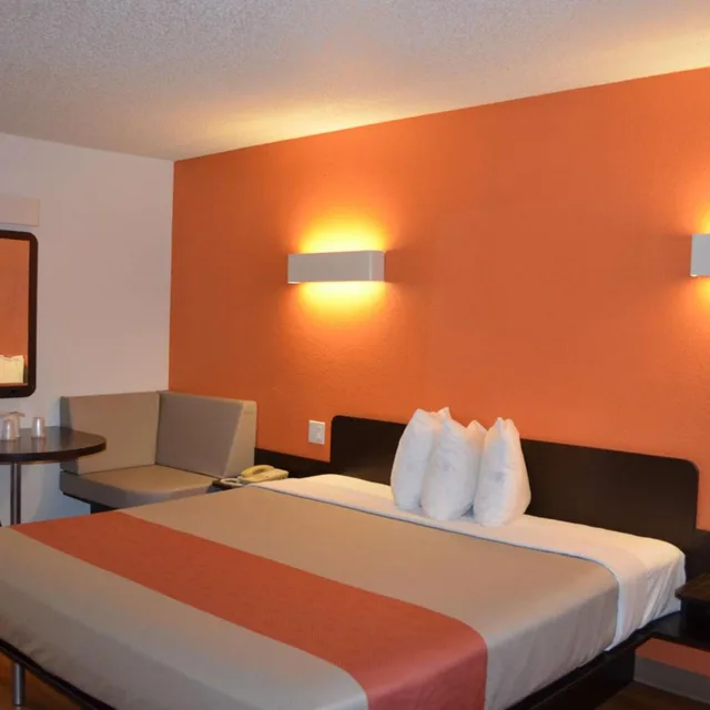 غرفة بسرير كوين لذوي الإعاقة، Motel6 Kingsland, GA - Kings Bay Naval Interstate 95 1/5