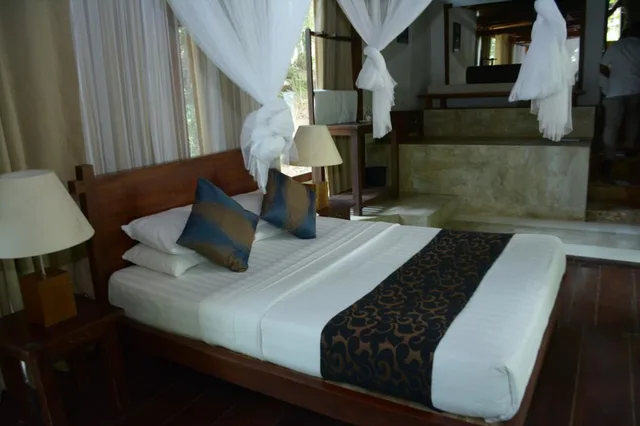 شاليه بسرير مزدوج وسريرين منفصلين بإطلالة على النهر، Ella Jungle Resort 2/2