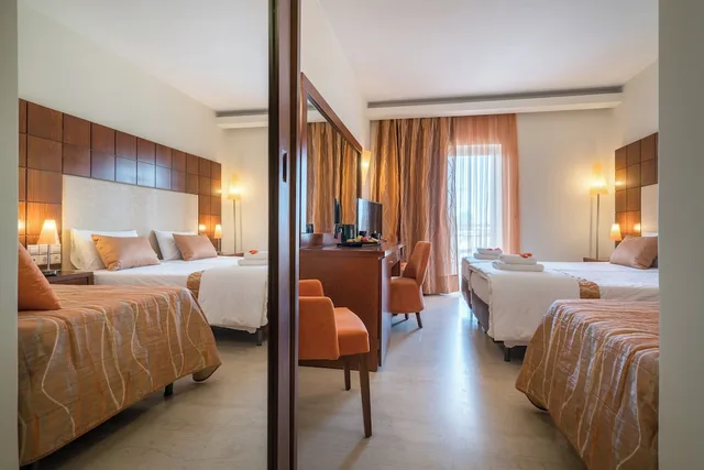 غرفة قياسية رباعية بسرير كوين وسريرين منفصلين، Zante Park Resort & Spa BW Premier Collection 6/10