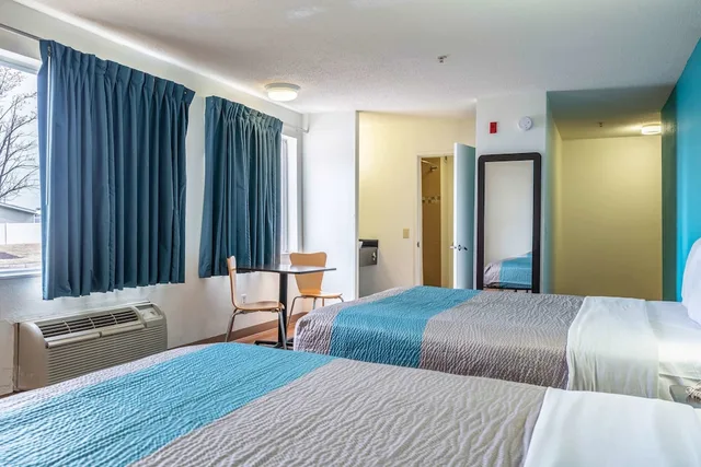 غرفة ديلوكس بسريرين مزدوجين لذوي الإعاقة، Motel6 Rocky Mount, NC 3/8