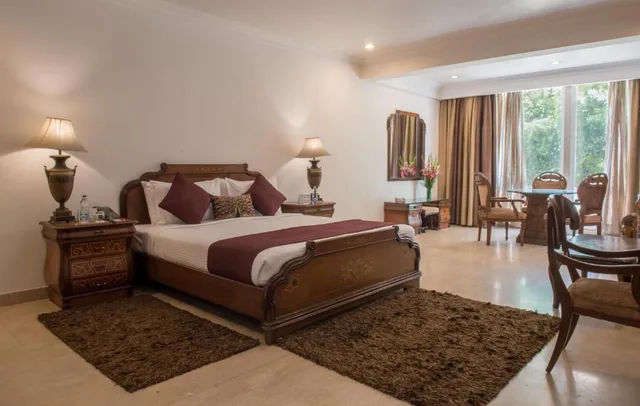 جناح، Hotel Diplomat 1/2