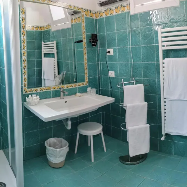 غرفة سوبيريور ثلاثية بإطلالة على البحر، Dimora Fornillo Hotel 8/10