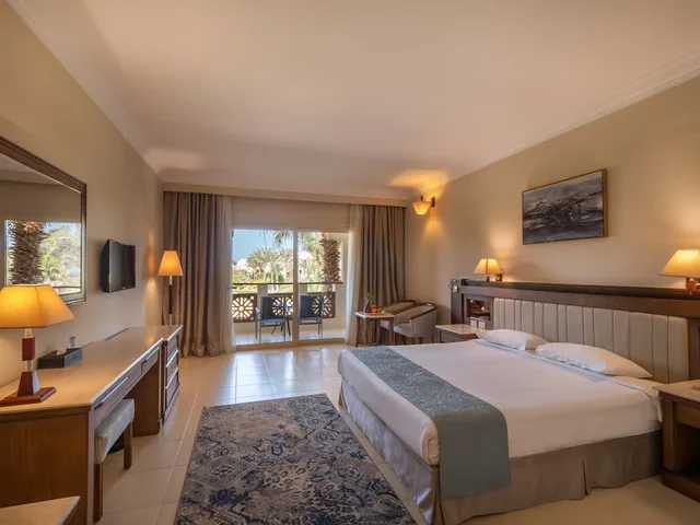 Club, Twin Beds, Lateral Side Sea View، SRNTY Sea Reef 1/5