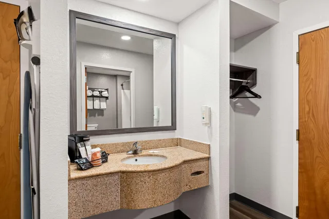 جناح بسرير كينج، Quality Inn & Suites Biloxi - Ocean Springs 4/4