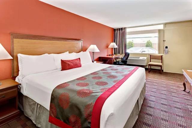 غرفة بسرير مزدوج، Ramada By Wyndham Baltimore West 1/2