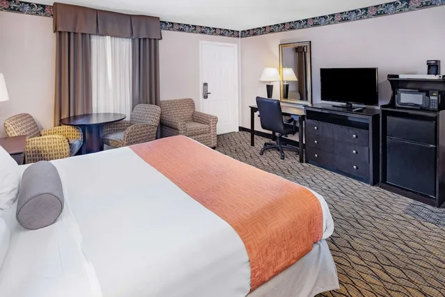 غرفة قياسية بسرير كينج، Howard Johnson by Wyndham Lenox 4/5