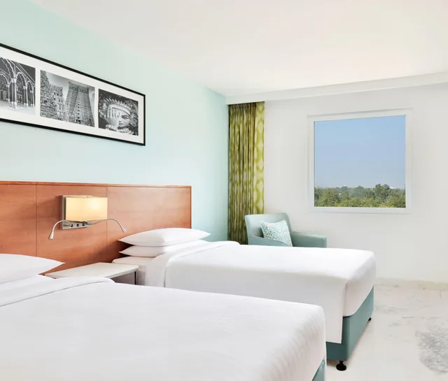 غرفة قياسية بسريرين منفصلين، Fairfield by Marriott Bengaluru Whitefield 3/6