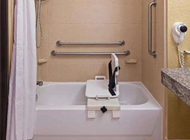 غرفة بسريرين كوين لذوي الإعاقة، Holiday Inn Express Hotel And Suites Corpus Christi Nw Calallen 3/3