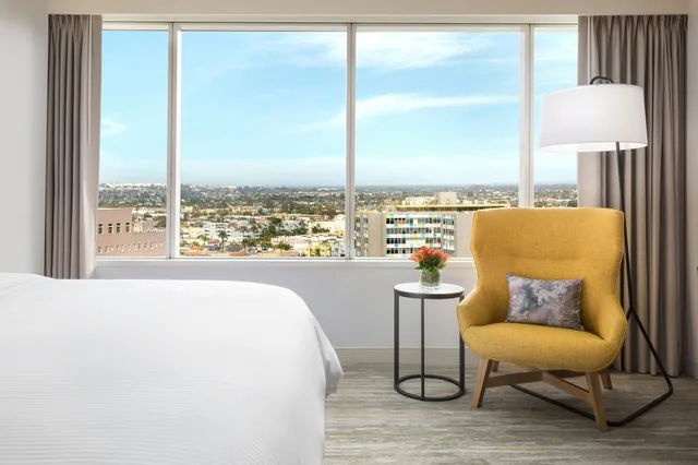 غرفة بسرير كينج، Westin Long Beach 16/20