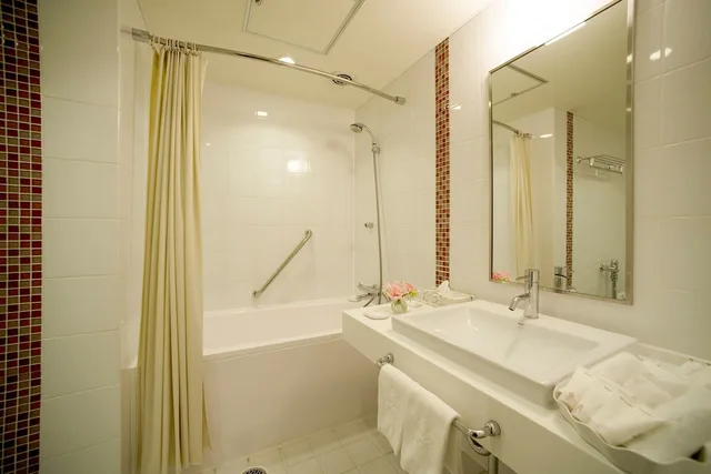 غرفة كومفورت ثلاثية بسريرين مزدوجين في المبنى الرئيسي، Hotel Nikko Narita 4/4