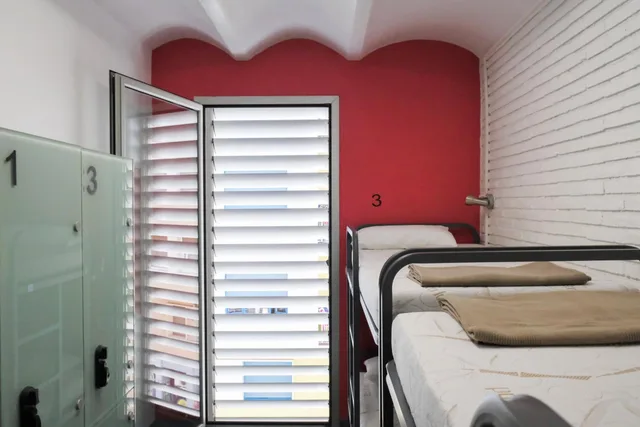 Mixed Dorm, 4 Beds, HelloBCN Hostel 2/5
