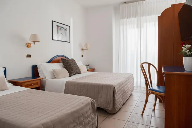 Comfort, Triple, Lateral Side Sea View, Hotel Ascot 1/5