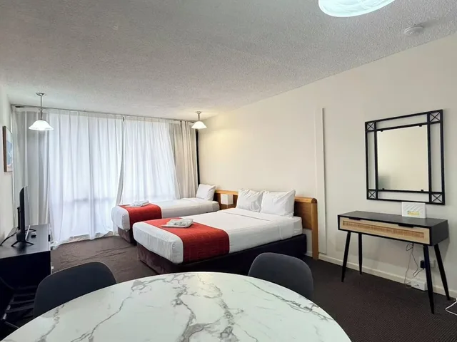 استوديو بسرير كوين، The Summit Apartments 4/8