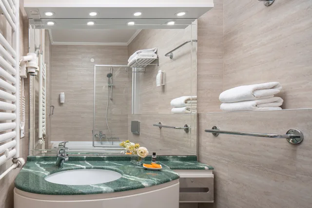 غرفة كلاسيكية بسرير مزدوج بإطلالة على المتنزه، Valamar Meteor Hotel 2/2