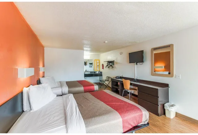 2 Full Beds - Non-Smoking، Motel6 Kalamazoo, MI 5/10