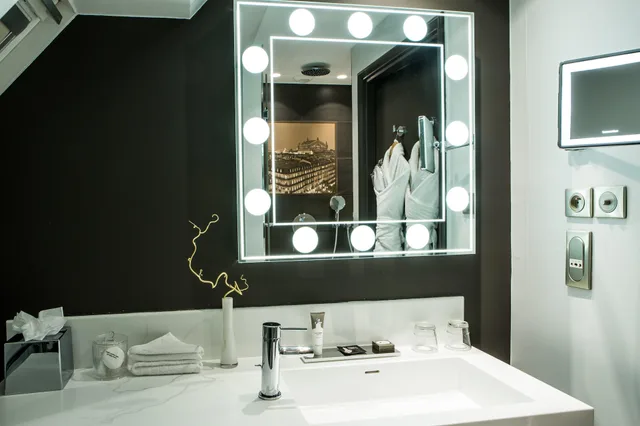 1 Bedroom, Suite, Eiffel View، Hotel Indigo Paris - Opera by IHG 3/3