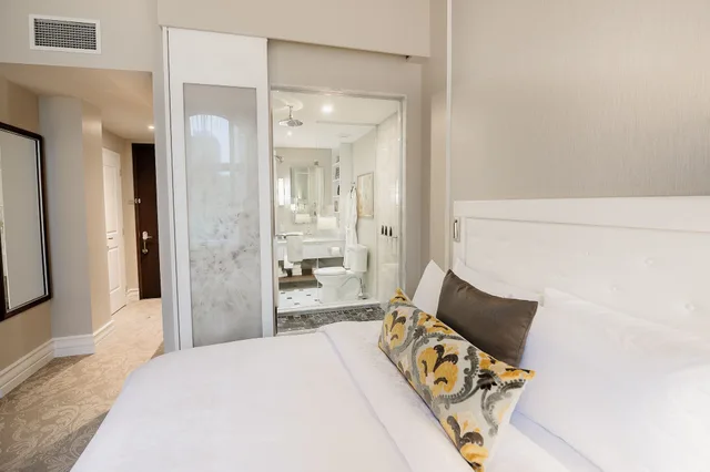 غرفة كلاسيكية بسريرين كوين بإطلالة على الحديقة، Hotel Birks Montreal 3/7