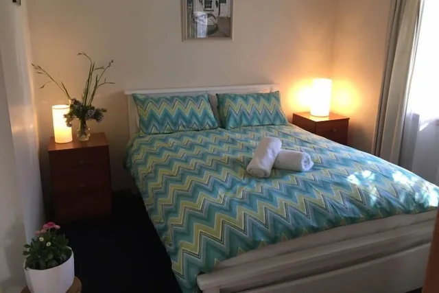 كوخ بسرير بطابقين وسرير كوين بغرفتي نوم، Gumnut Cottage 1/3