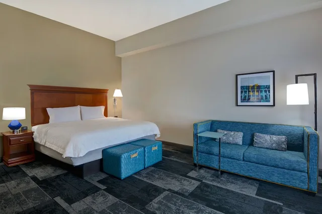 Study, King Bed, Park View, Sofa، Hampton Inn And Suites Birmingham Hoover Galleria 1/2