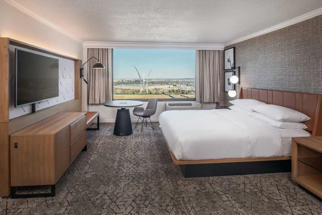 جناح بسرير كينج بإطلالة على المدينة في المبنى الرئيسي، Sheraton Pentagon City Hotel 2/6