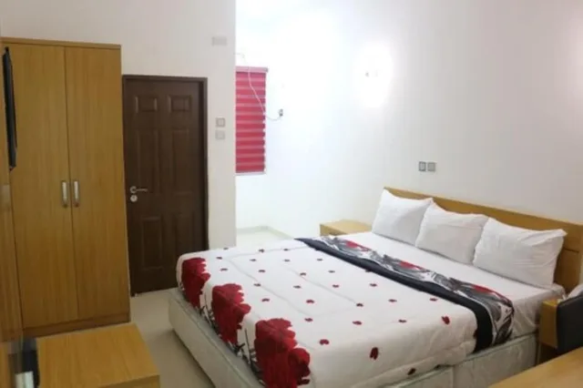 غرفة ديلوكس بسرير كينج، Roses Regency Hotel And Suites 2/3