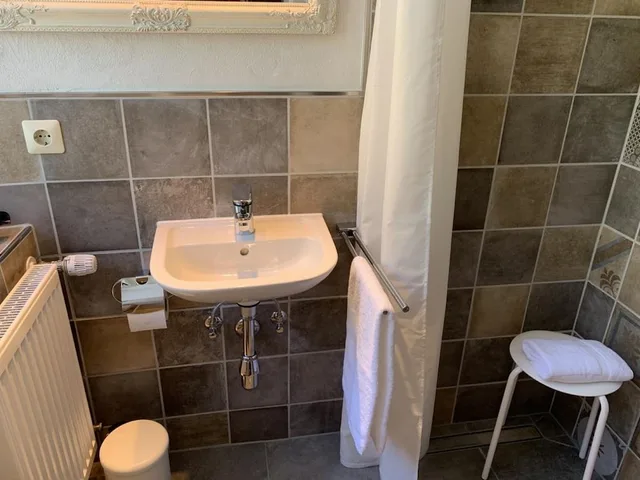 Standard, Twin Beds, Mosellandhotel Im Enderttal Zum Onkel Willi 3/4