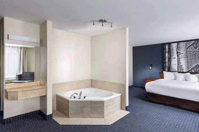 Upgrade, Suite, King Bed, Sofa، Hotel TERRA Laurentides 2/4